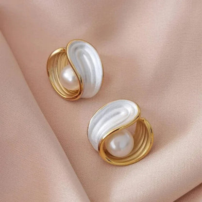 Luxury Earrings with White Opal and Pearls in Gold